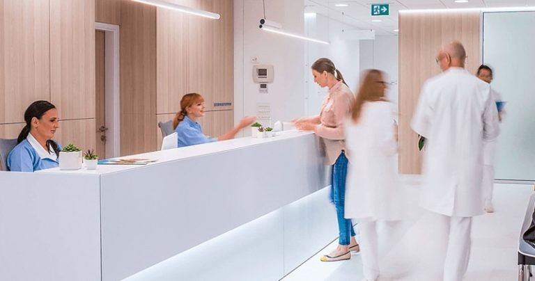 abrir uma clínica no exterior