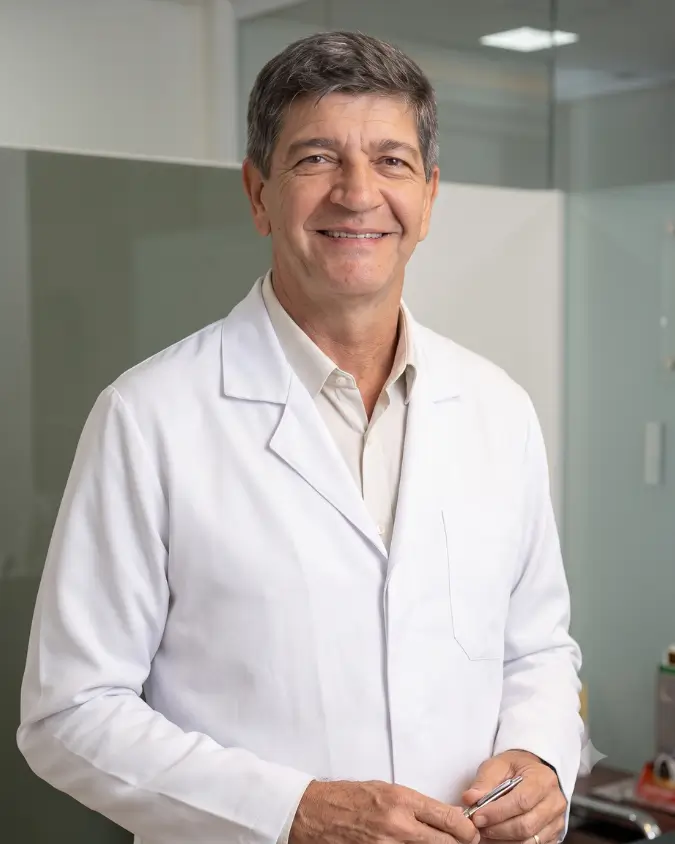 Retrato do Dr. Joemar Barbaresco, cirurgião plástico e diretor técnico da Clínica Art Corporis.