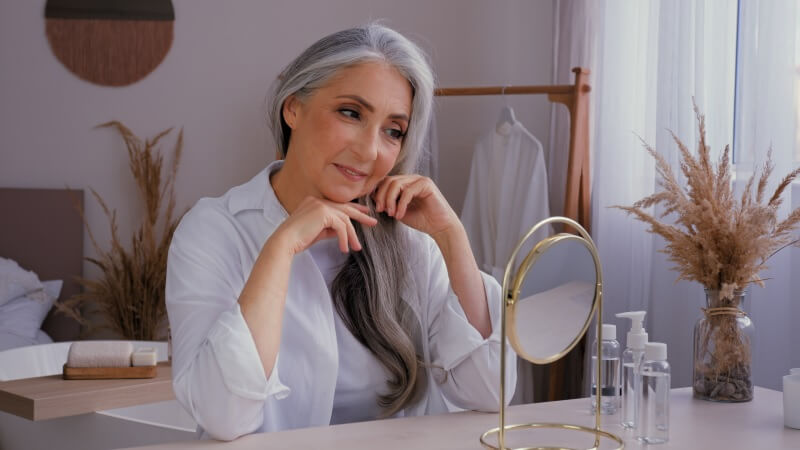 a pele na menopausa precisa de uma rotina de cuidados
